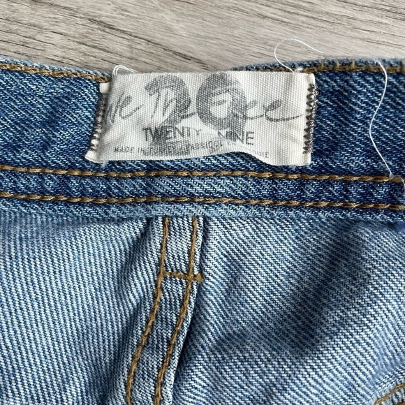 We The Free Oversized Wide Leg Jeans Frayed/Cropped Hem Medium Blue Cotton SZ 29 - Picture 7 of 13